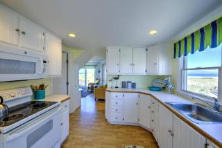 Cape Cod Oceanfront Retreat—Bay Creek Views - 4