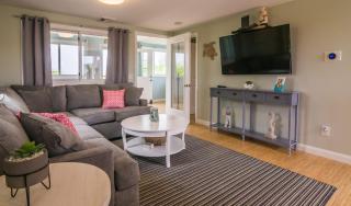 Adorable oceanfront cottage on Spring Hill Beach - 2