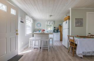 Cozy Cottage Retreat Just Steps to Beach - 3
