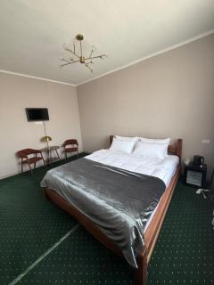 Bayan hotel & hostel - 1