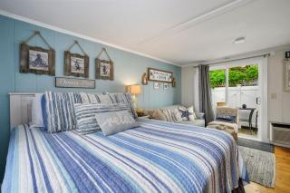 Charming Dennis Port Getaway for Two with Pool Walk to Beach - 8