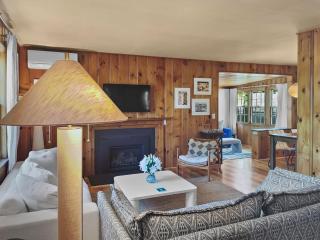Blue Sky Retreat – Cozy, Central Walk to Beach - 4