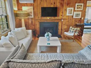 Blue Sky Retreat – Cozy, Central Walk to Beach - 3