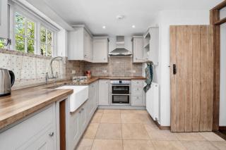 Sweet and cosy School Cottage - 2