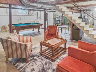Sandy Spot: Walk to Beach, Sleeps 10 - 3