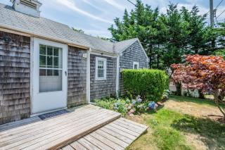 Relax at Hilltop Hideaway, Near the Shore - Dennis Port - 2