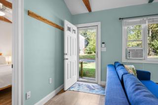 Bright Cape Cod Cottage, Half Mile to Beach - 4