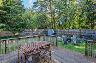 Bright Cape Cod Cottage, Half Mile to Beach - 7