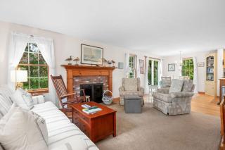 Woods Edge: Walk to Red River Beach, Pet Friendly - 1