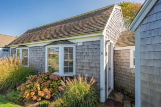 Serenity - Cozy Beachfront Charm Awaits - 0