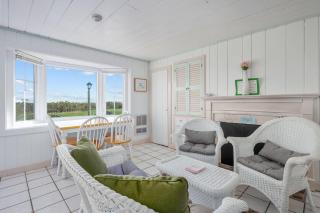 Ocean Breezes Await at The Paradise On the Sound - 5
