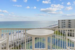 Holiday Surf and Racquet Unit 720 - 6