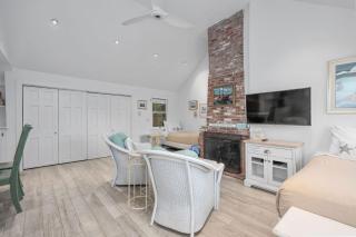 Stay by the Sea at Sharon's Cottage - 3