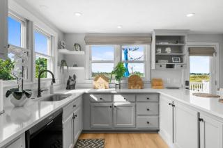 Serene Oceanfront Getaway w/ Stunning Views - 2