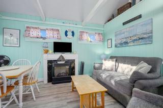 SeaGills Nest – Beach Days Ocean Rays - 5