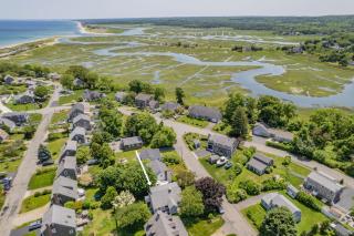 Cozy Town Neck Cape Escape – Pet Friendly - 0