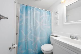 Cozy Town Neck Cape Escape – Pet Friendly - 4