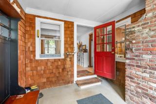 Pet-Friendly Cape Escape Near Beach Dining - 4