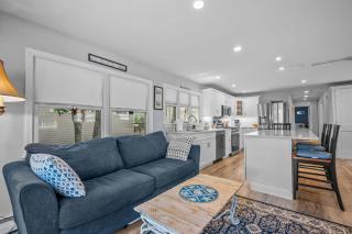 Waterview Getaway: Kayak, Relax, Explore - 2