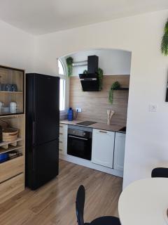 Easy and free parking right in front of the building La Pubilla Apartment - 8