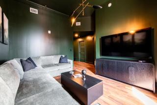 Hollyhock Suite 505 - 8