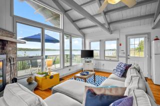 Charming Waterfront Escape Along the Cove - 1