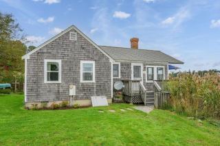 Charming Waterfront Escape Along the Cove - 2