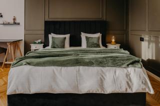 Olive & Oak - Center Studio & Parking - 2