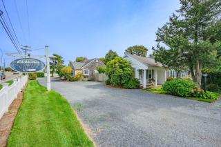 Charming Cape Cod Cottage with Pool Near Red River Beach - 4