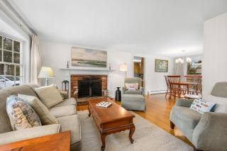 Cozy Cape Escape Near Beaches Dining - 2
