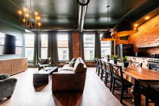 Hollyhock Suite 402 - 8