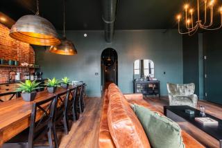 Hollyhock Suite 402 - 9