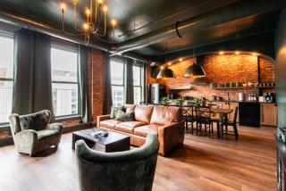 Hollyhock Suite 402 - 0