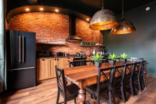 Hollyhock Suite 402 - 3