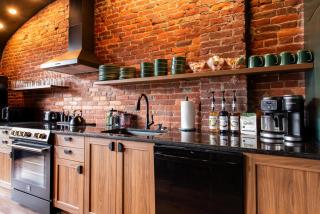 Hollyhock Suite 402 - 1