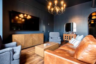 Hollyhock Suite 401 - 7
