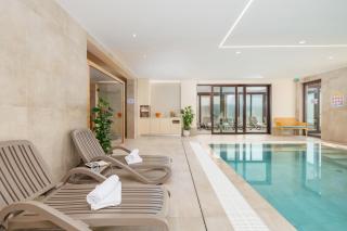VSG Resort - 200m from Beach, Pool, Sauna & Jacuzzi - 2