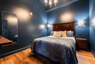 Hollyhock Suite 401 - 4