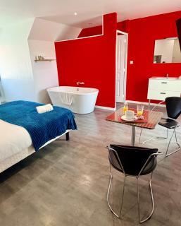 Aux Charmes-Suites cosy et independantes equipees d un frigo, micro ondes et nespresso - 7