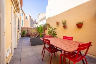 T2 en plein cœur du village & terrasse privée - 3