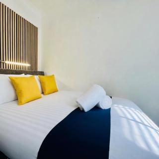 The Roman Hotel by BET Stays - 1