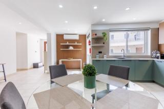 Bright 3BR Penthouse with Pool & BBQ in Msida by QuickTrips - 8