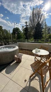 Apartmán s vírivkou v parku so záhradou a garážovým parkovaním - 4