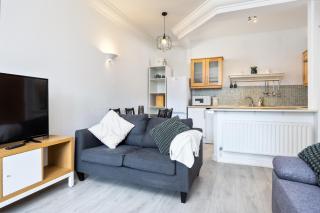 2BR Flat in City Centre-1min to National College - 4