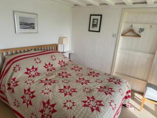 Tigh na Mara - Sleeps 4 with Sea Views & Parking - 3