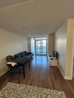 Square One Suites - Ultra Ovation - 4