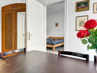 Zentrale Wohnung Stuttgart mit Balkon für 10 Gäste - Stoccarda - 4
