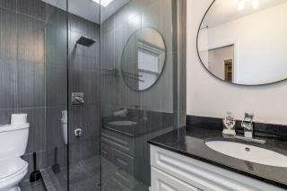 Charming 3BR Townhome at Downtown Montreal - 8