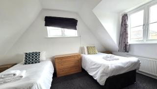 Spacious 4 Bedroom House, Old Town - 6