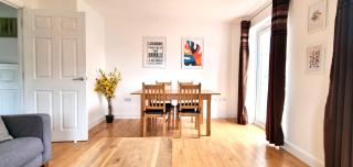 Spacious 4 Bedroom House, Old Town - 9